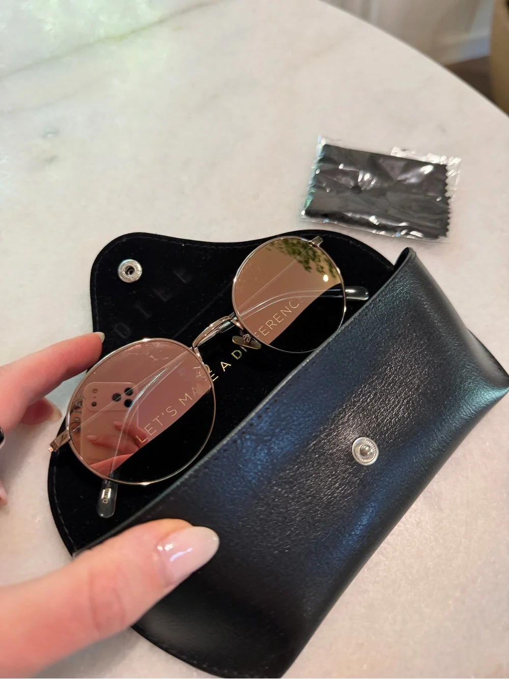 DIFF Eyewear Round Pink Polarized Sunglasses
